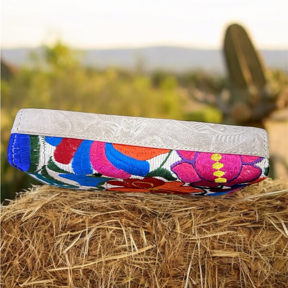 Artisanal Wallet, Embroidered Wallet, Handcrafted in Mexico, Women’s Wallet, New - Picture 3 of 6